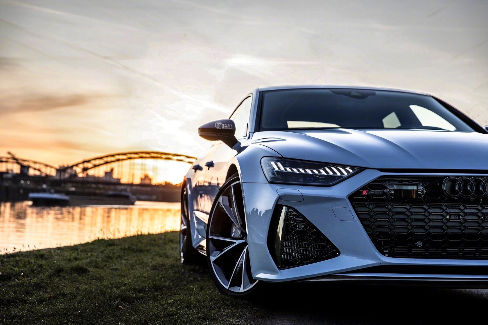 白色的新西裝暴徒 奧迪RS7 軟件零售解析